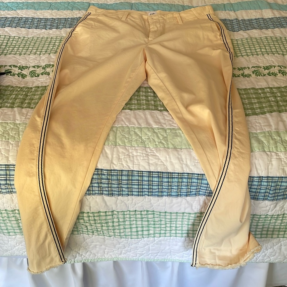 Gap Girlfriend Chino Cream color Pants Size 8